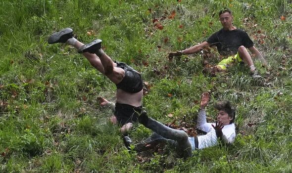 uk cheese rolling race speed uk cheese rolling race speed
