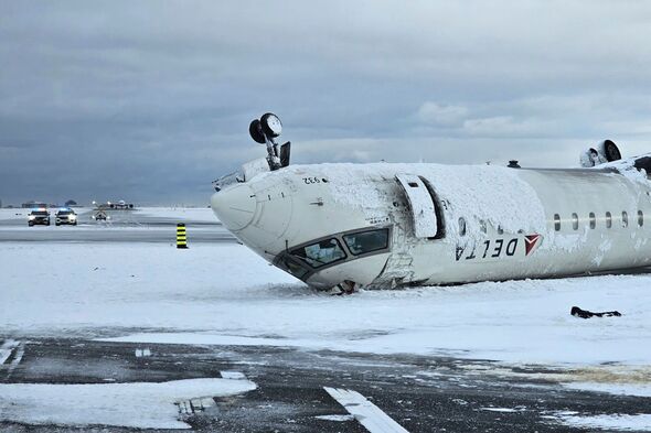 Toronto Delta Crash (25050828431807)
