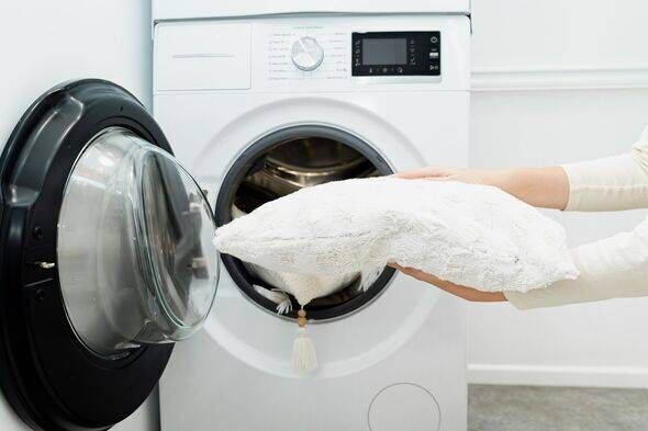 expert-shares-faster-hack-clean-duvets-pillows-without-washing-them