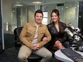 nick vanessa lachey set love is blind season 8 apart