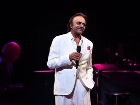 legendary singer abruptly cancels tour
