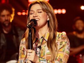 kelly clarkson cruel voice coach christina aguilera 