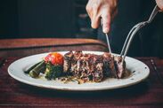 cooking-experts-say-marinate-steak-one-specific-natural-ingredient