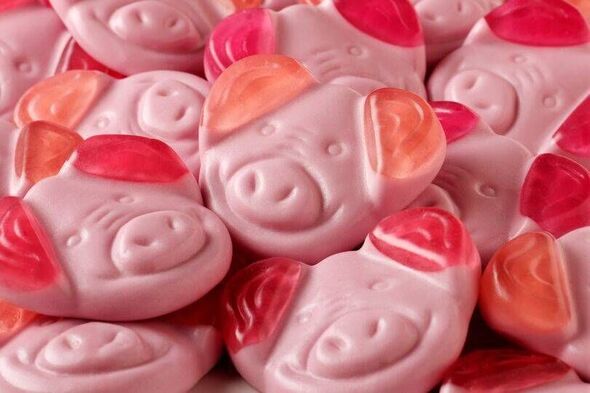 american-tries-iconic-british-candy-first-time-shares-honest-verdict american-tries-iconic-british-candy-first-time-shares-honest-verdict