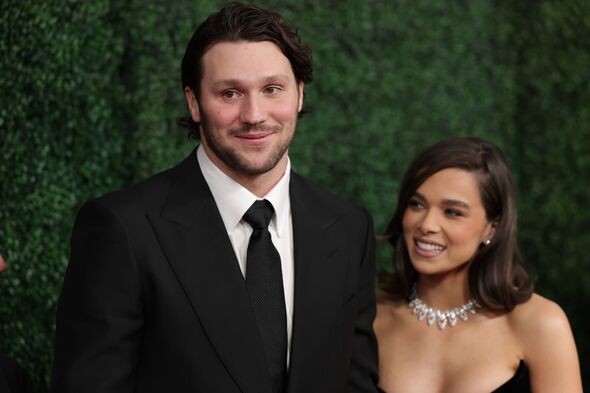 josh allens fiancee hailee steinfeld praises chiefs josh allens fiancee hailee steinfeld praises chiefs