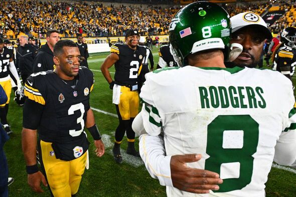 Aaron Rodgers has yet to sign with the Steelers